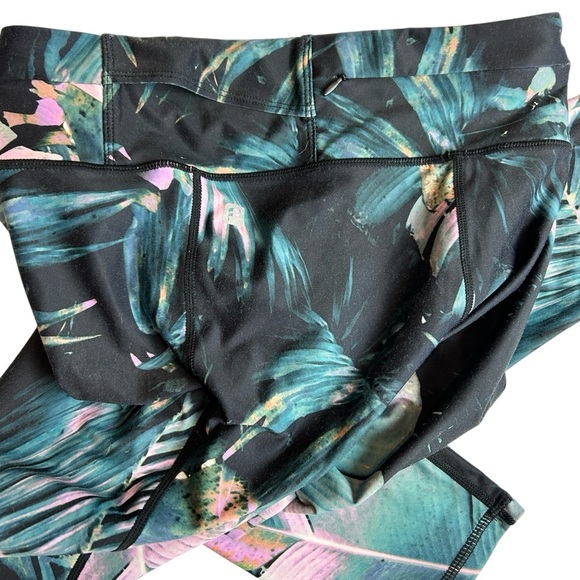 Bundle of Three Fabletics Pants Tropical and Camouflage Leggings SZ XS - Picture 7 of 16